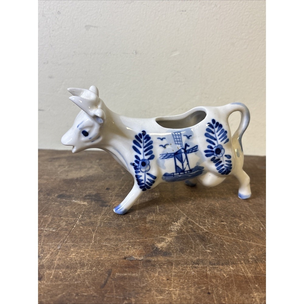 Vintage white & blue Delft Style Porcelain Cow Bull Creamer Milk Pitcher 5.5"